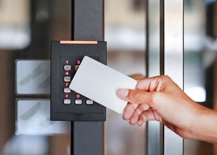 Cung-cap-he-thong-khoa-khong-day-cho-truong-tieu-hoc-voi-he-thon-kiem-soat-ra-vao